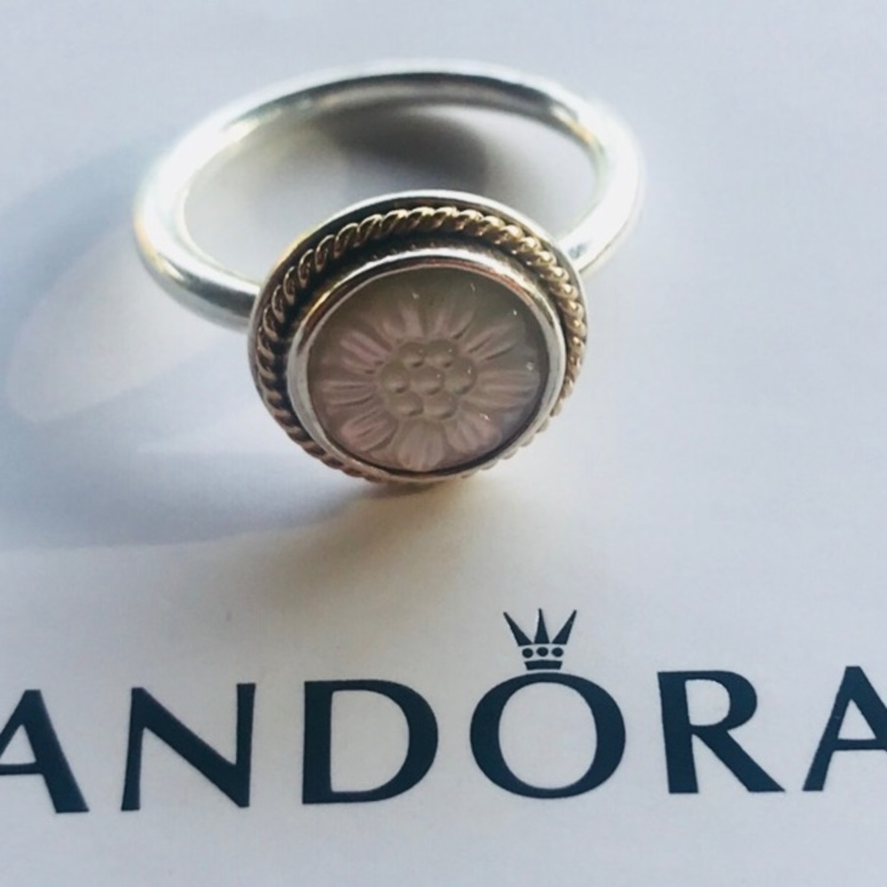 ❤️Pandora ❤️DAISY SIGNET RING